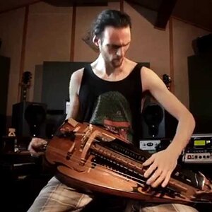 Обзор звучания колесной лиры с гитарной примочкой