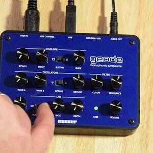 Демонстрация Meeblip Geode с arturia sparkle